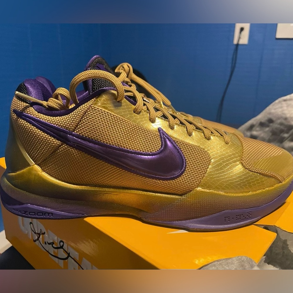 Nike Undefeated x Zoom Kobe 5 Protro ‘Hall of Fame’